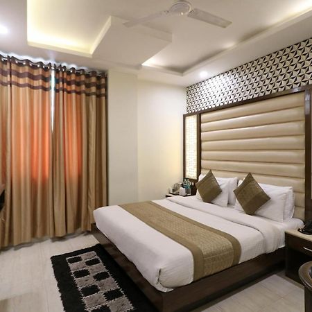 Hotel Mannat International By Mannat Ню Делхи Екстериор снимка