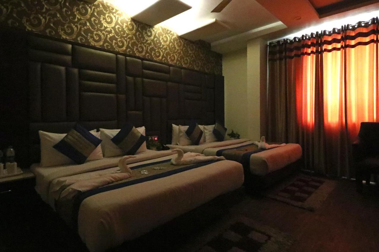 Hotel Mannat International By Mannat Ню Делхи Екстериор снимка