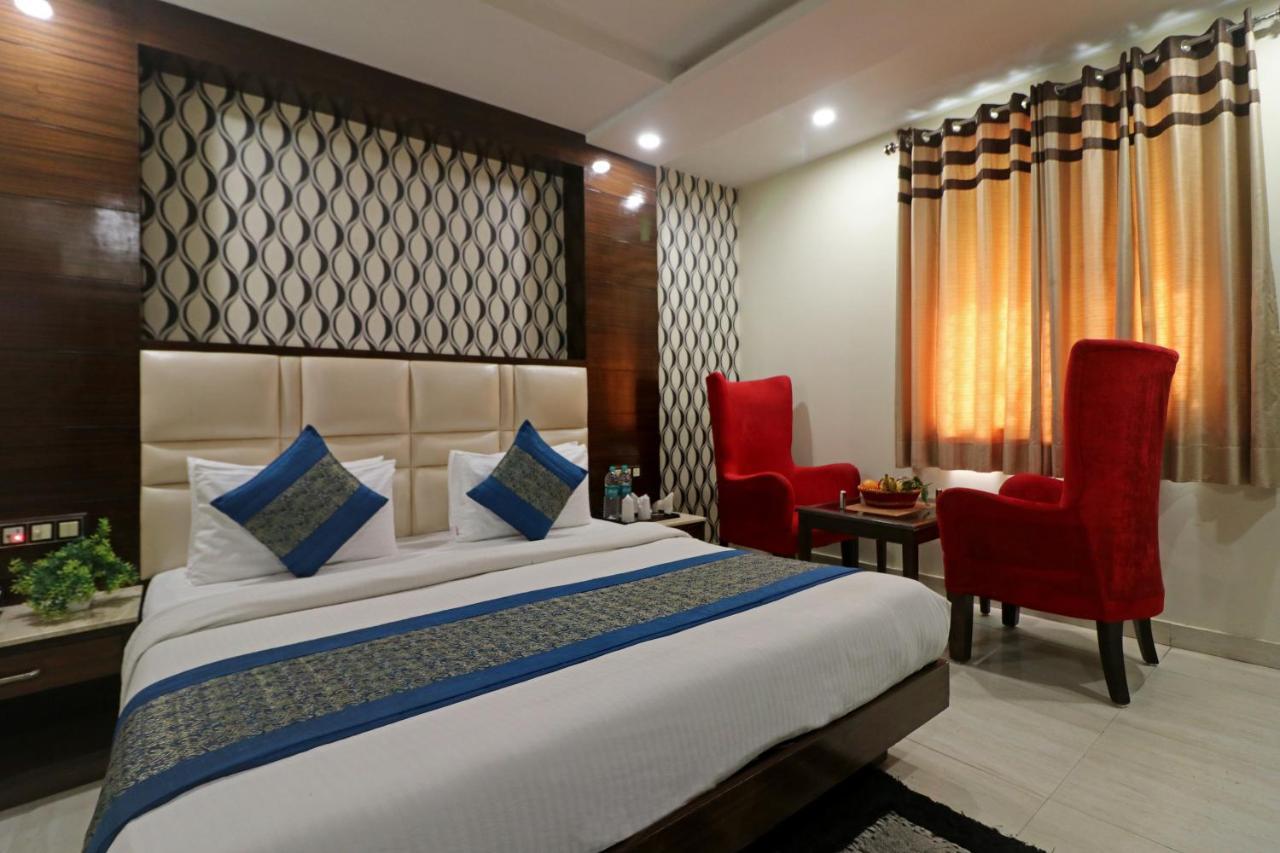 Hotel Mannat International By Mannat Ню Делхи Екстериор снимка