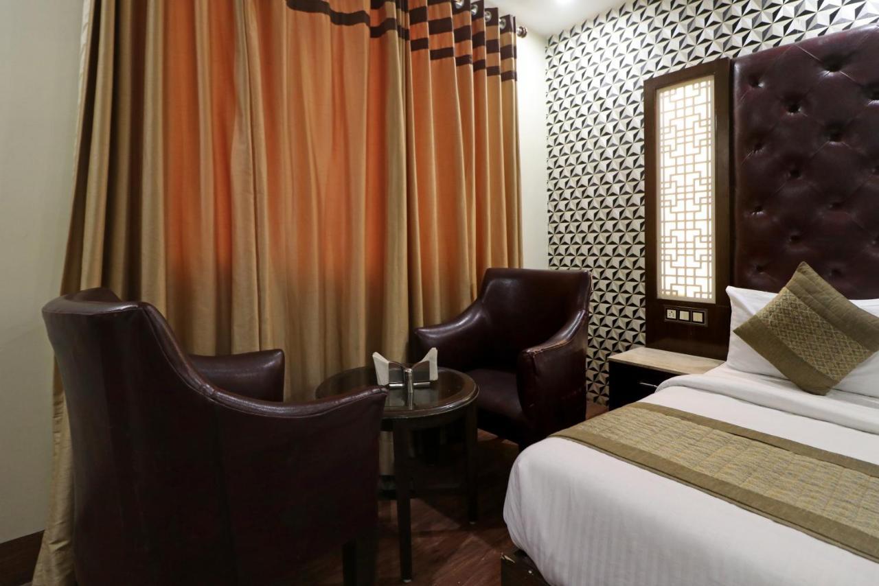 Hotel Mannat International By Mannat Ню Делхи Екстериор снимка