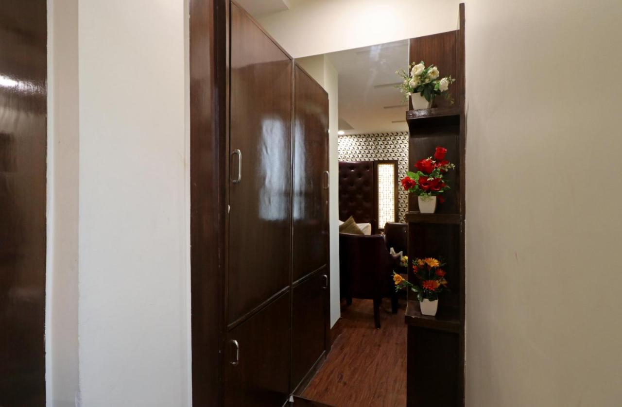 Hotel Mannat International By Mannat Ню Делхи Екстериор снимка