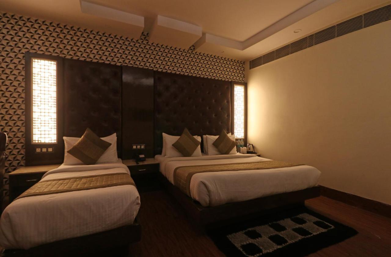 Hotel Mannat International By Mannat Ню Делхи Екстериор снимка