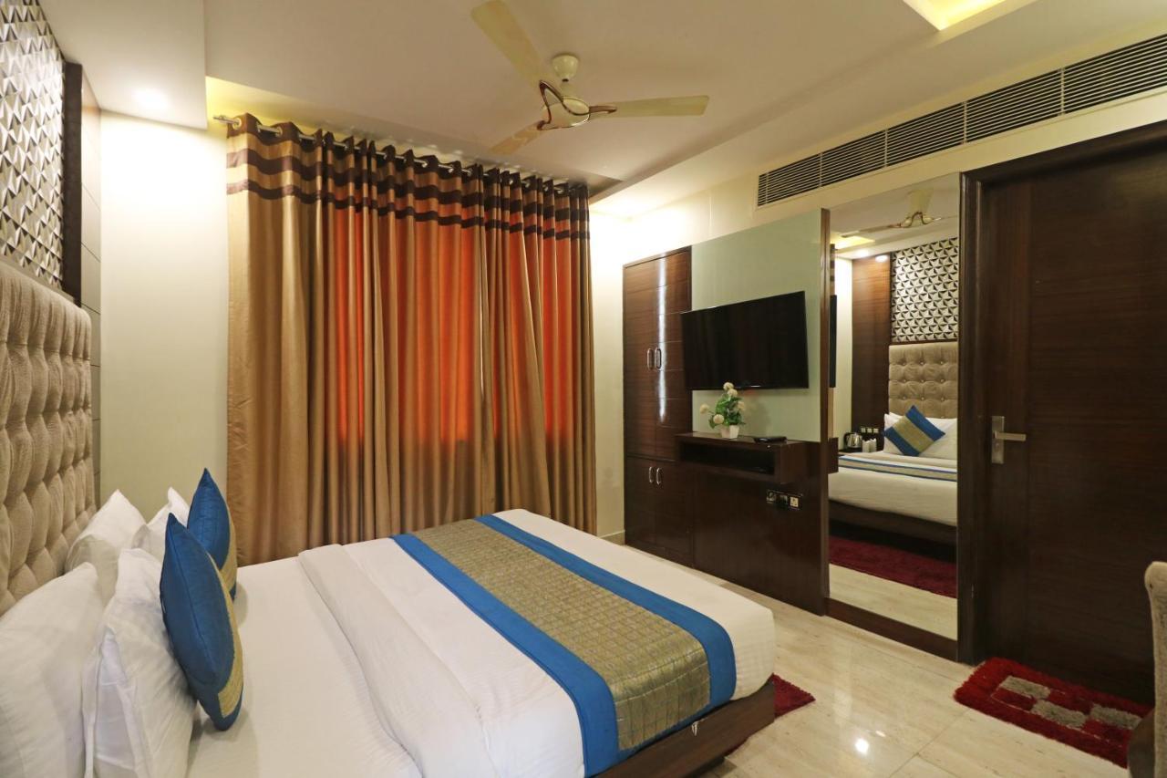 Hotel Mannat International By Mannat Ню Делхи Екстериор снимка