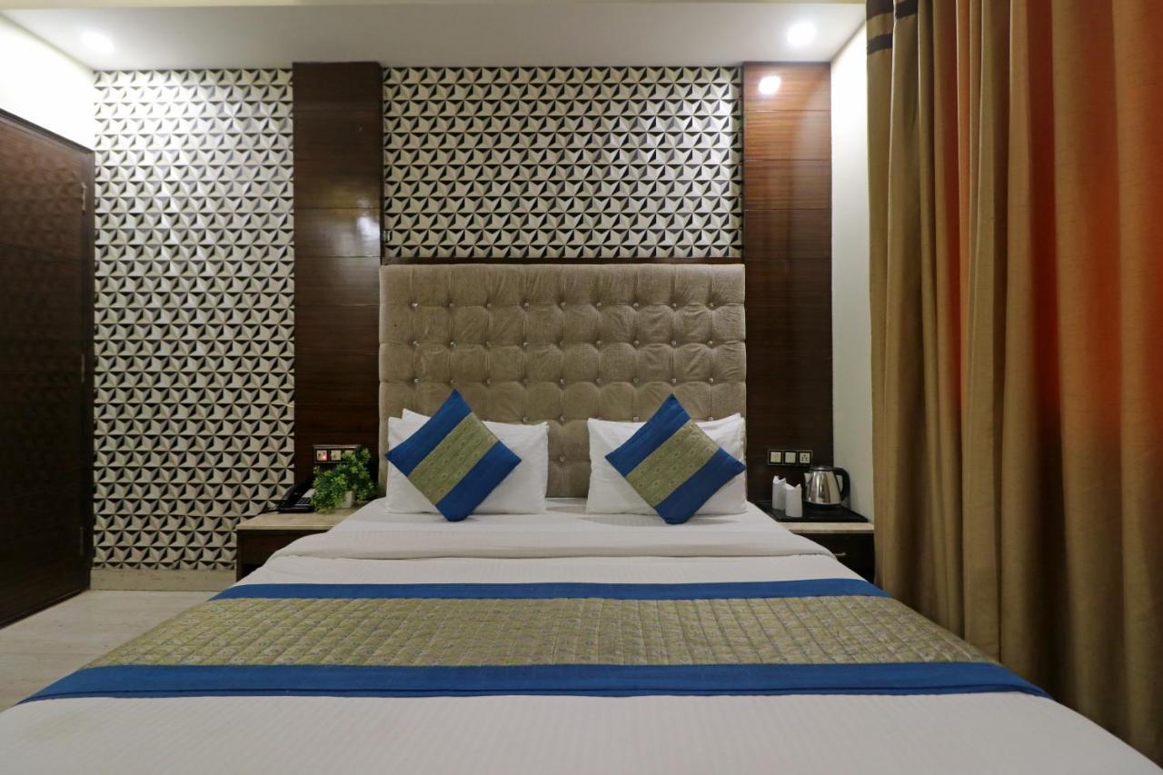 Hotel Mannat International By Mannat Ню Делхи Екстериор снимка