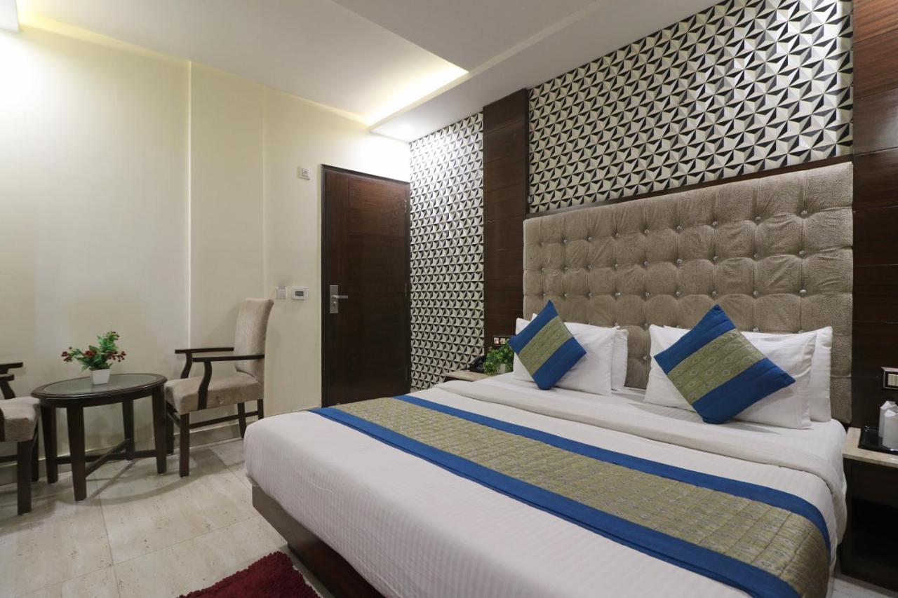 Hotel Mannat International By Mannat Ню Делхи Екстериор снимка