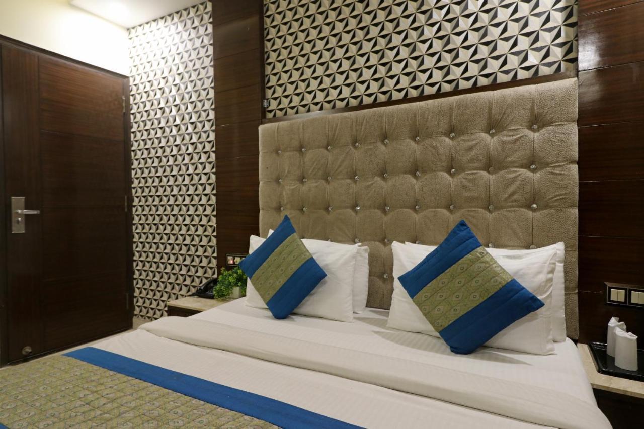 Hotel Mannat International By Mannat Ню Делхи Екстериор снимка