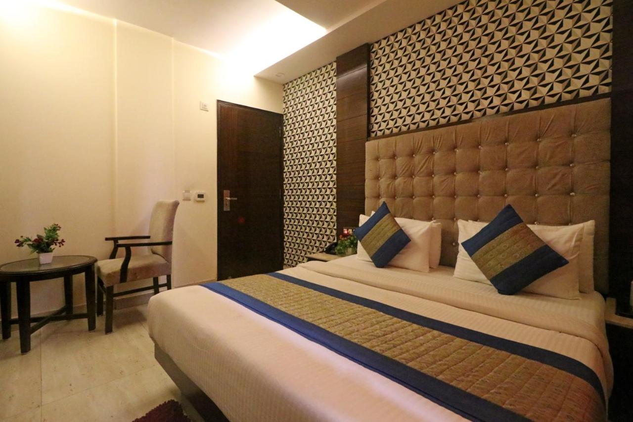 Hotel Mannat International By Mannat Ню Делхи Екстериор снимка