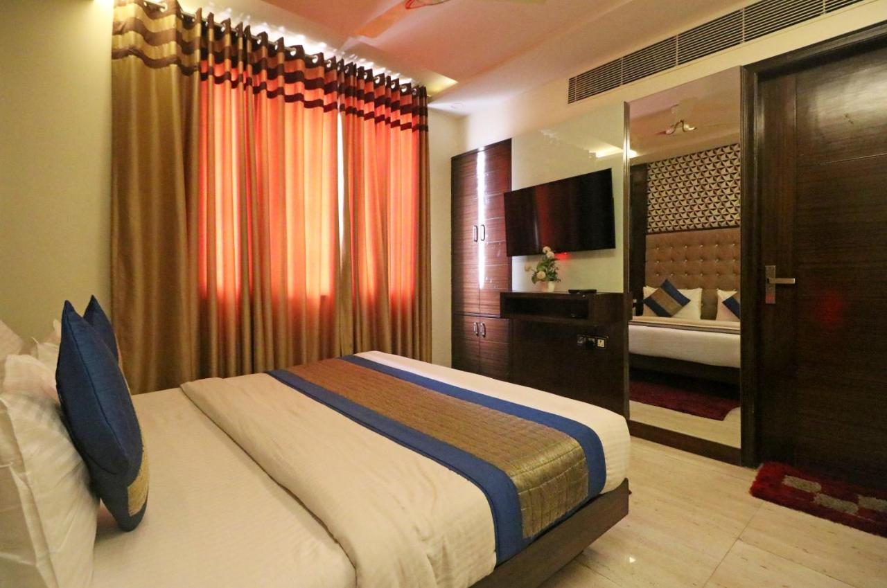Hotel Mannat International By Mannat Ню Делхи Екстериор снимка
