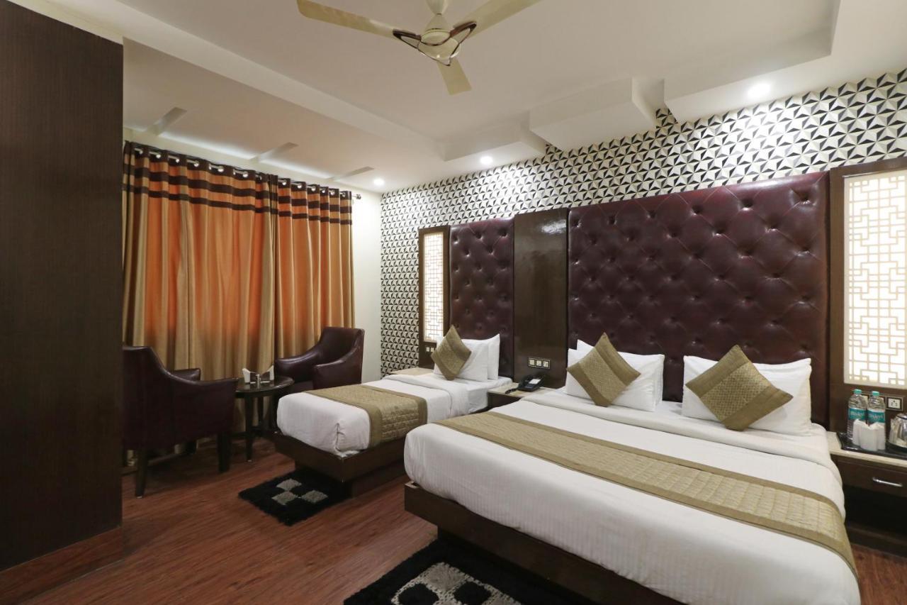 Hotel Mannat International By Mannat Ню Делхи Екстериор снимка