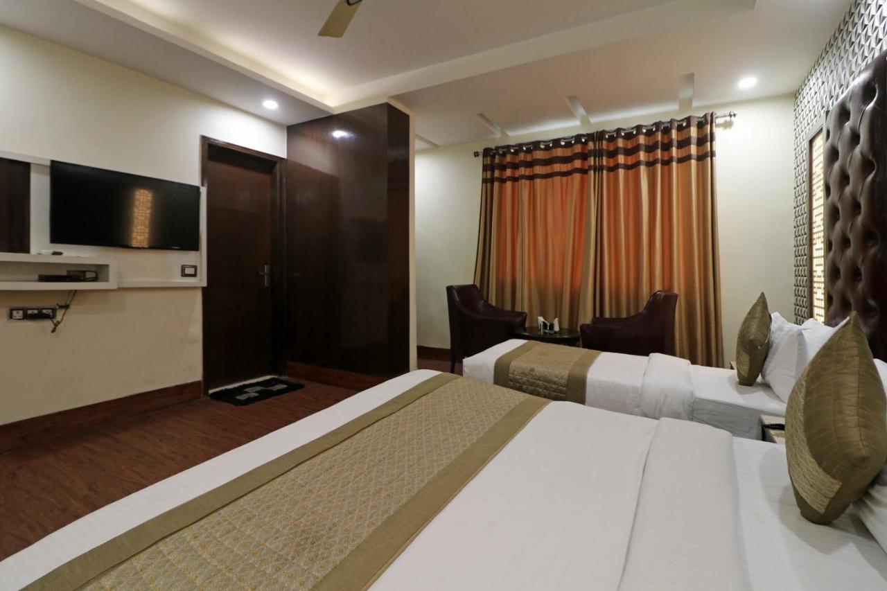 Hotel Mannat International By Mannat Ню Делхи Екстериор снимка