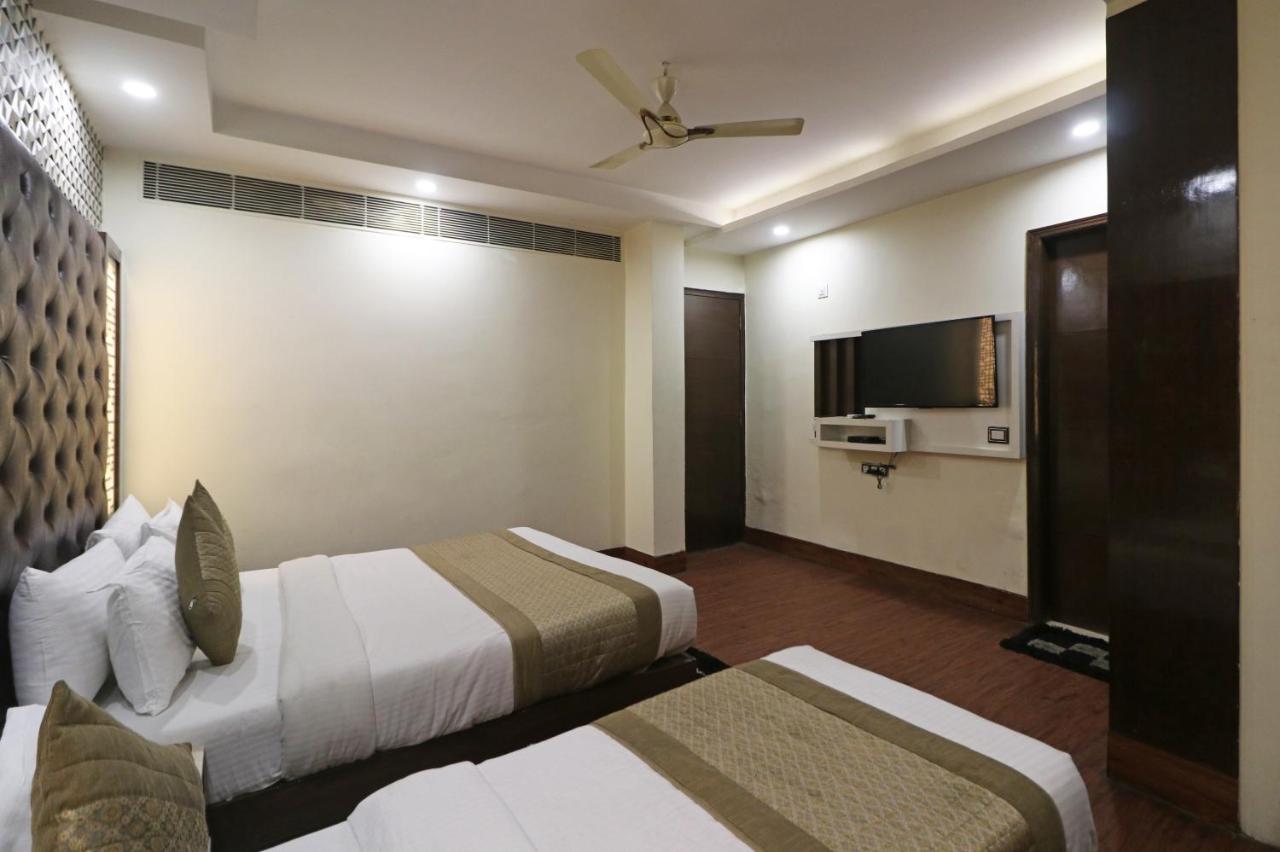 Hotel Mannat International By Mannat Ню Делхи Екстериор снимка