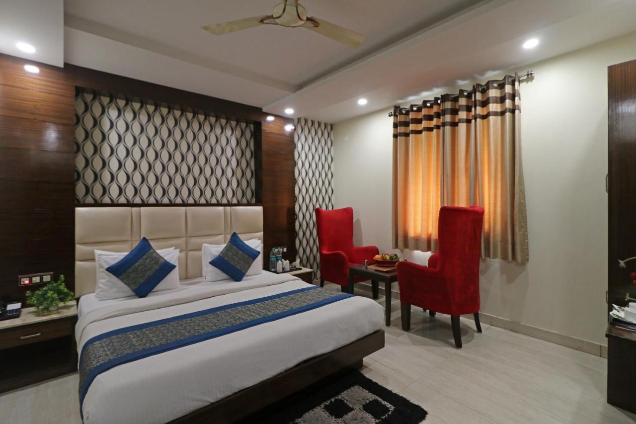 Hotel Mannat International By Mannat Ню Делхи Екстериор снимка