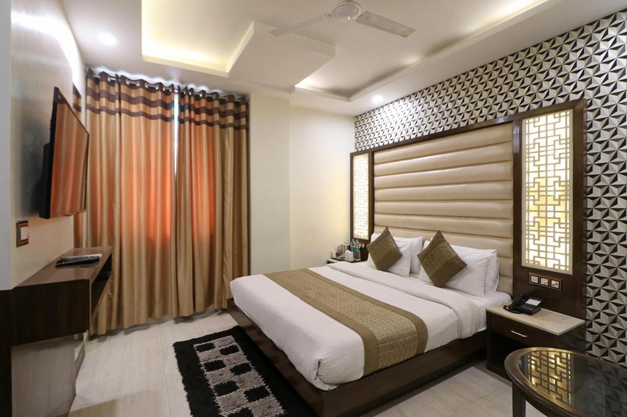 Hotel Mannat International By Mannat Ню Делхи Екстериор снимка
