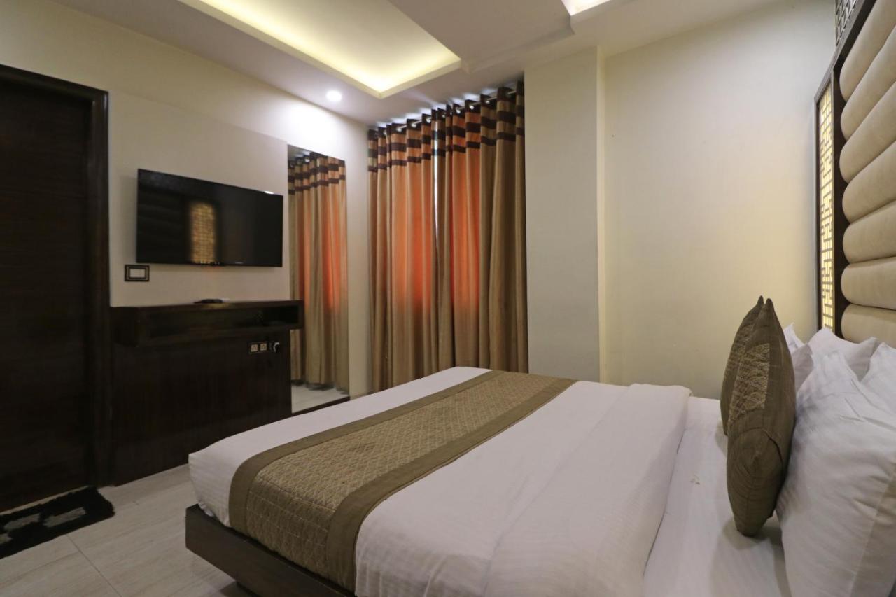 Hotel Mannat International By Mannat Ню Делхи Екстериор снимка