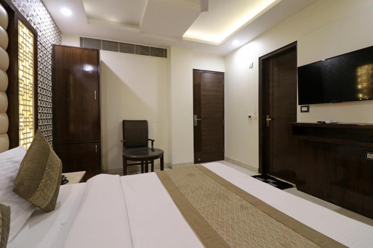 Hotel Mannat International By Mannat Ню Делхи Екстериор снимка