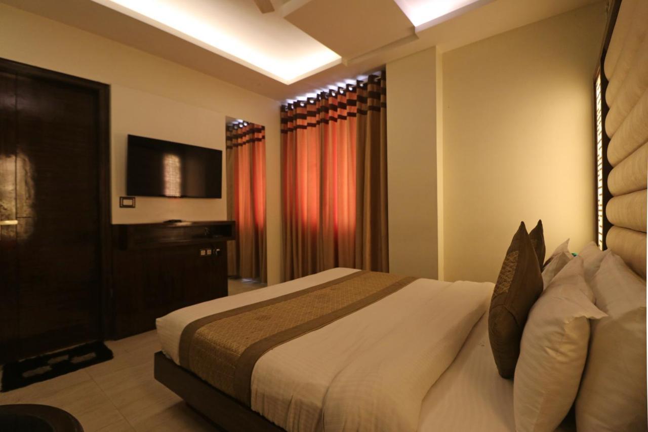 Hotel Mannat International By Mannat Ню Делхи Екстериор снимка