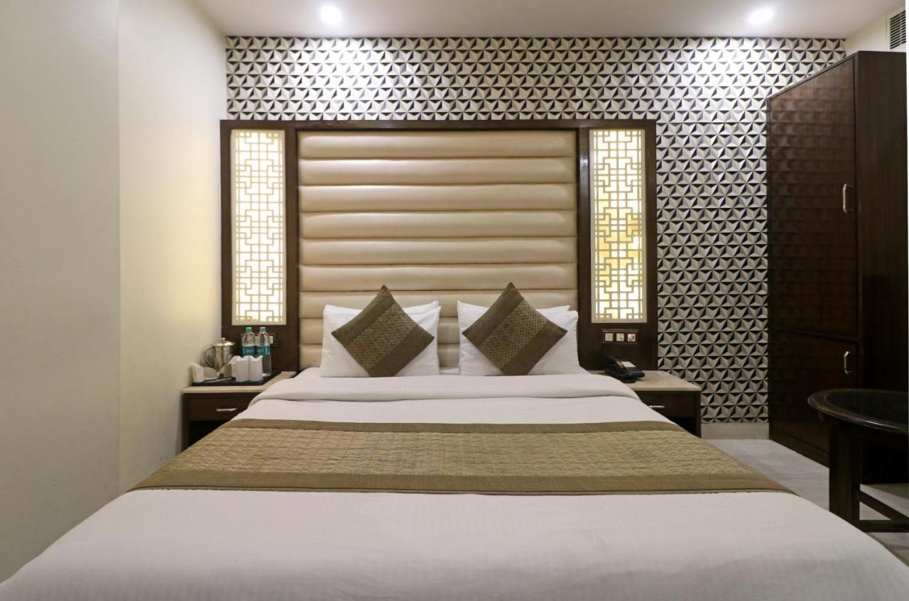 Hotel Mannat International By Mannat Ню Делхи Екстериор снимка
