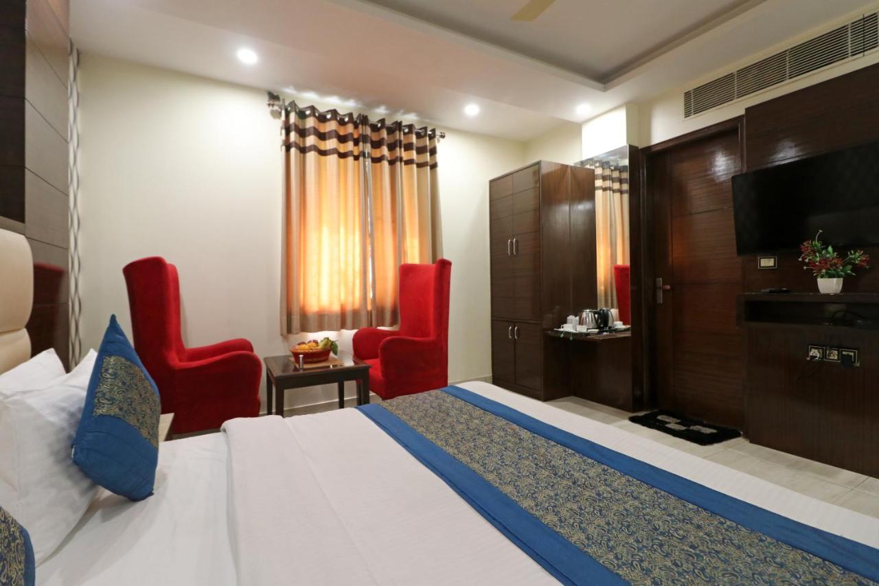 Hotel Mannat International By Mannat Ню Делхи Екстериор снимка