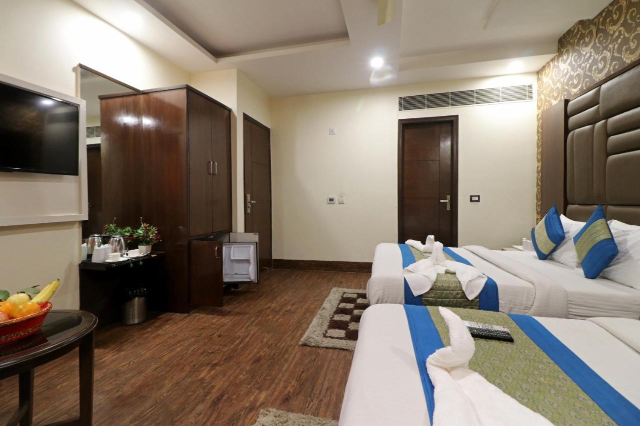 Hotel Mannat International By Mannat Ню Делхи Екстериор снимка