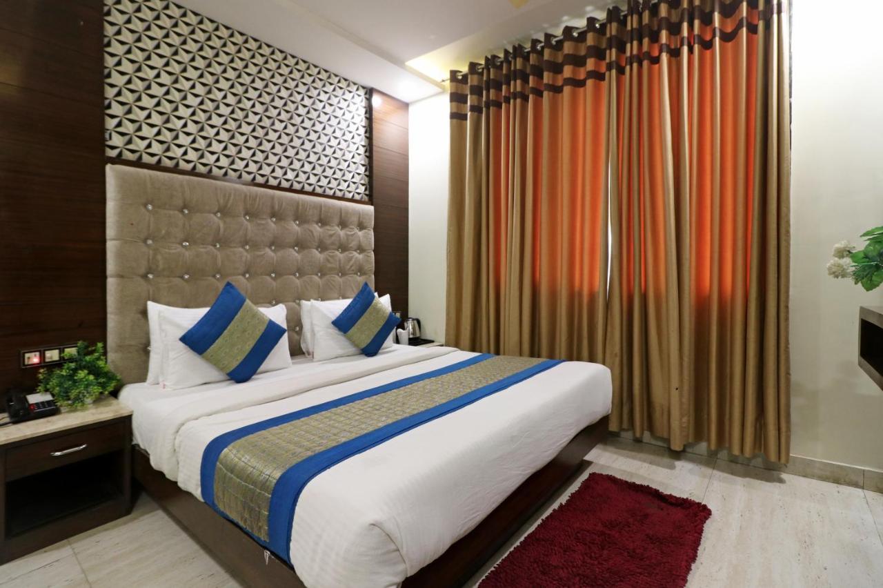 Hotel Mannat International By Mannat Ню Делхи Екстериор снимка