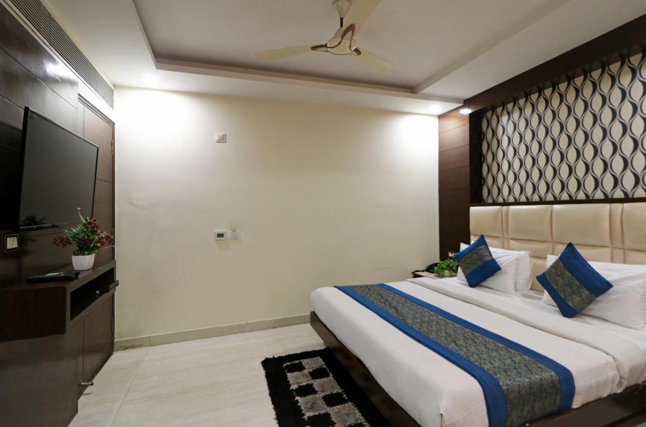 Hotel Mannat International By Mannat Ню Делхи Екстериор снимка