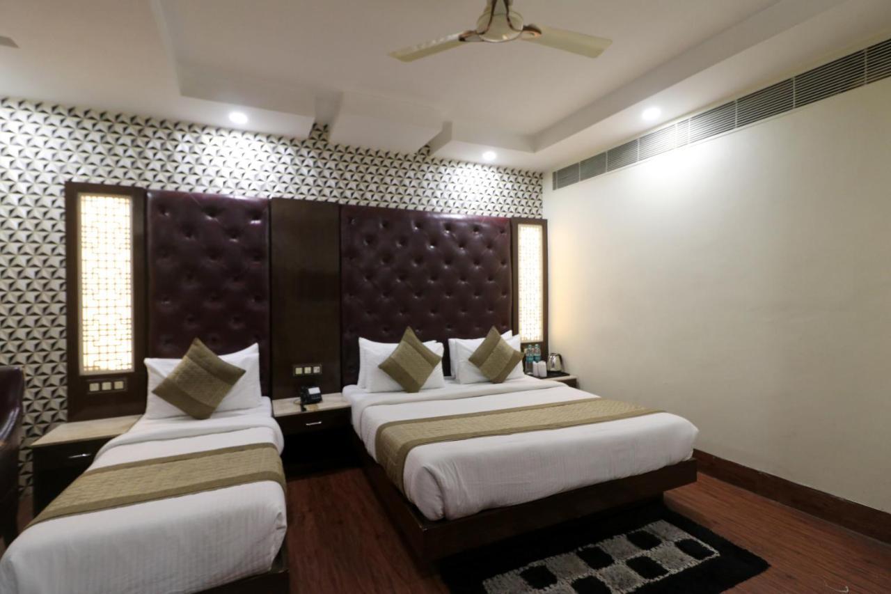 Hotel Mannat International By Mannat Ню Делхи Екстериор снимка
