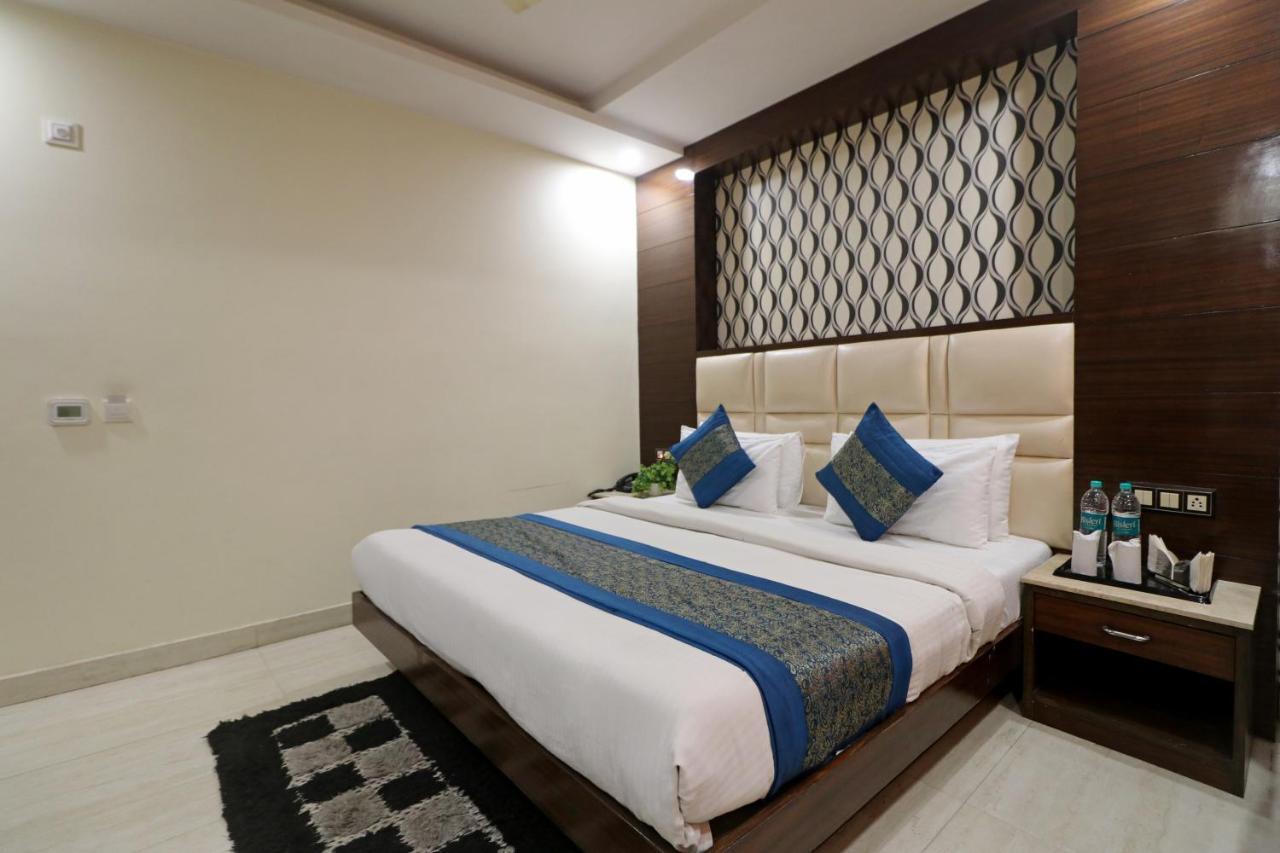 Hotel Mannat International By Mannat Ню Делхи Екстериор снимка